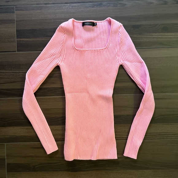 Pink Sweater - Picture 1 of 3